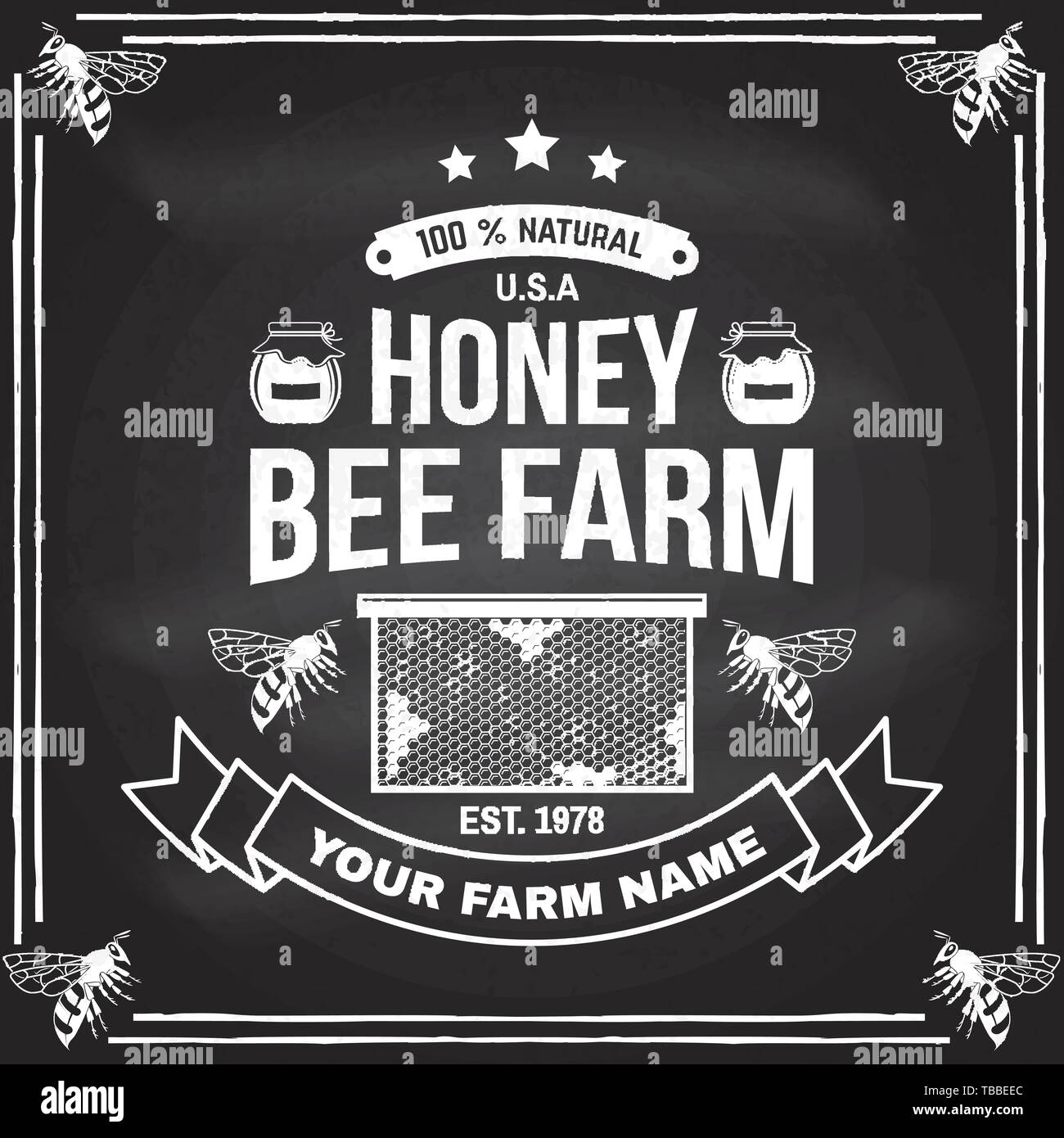 Honey Farm badge. Vettore sulla lavagna. Concetto di t-shirt, stampare il timbro o il raccordo a t. Vintage design tipografia con bee, honeycomb pezzo silhouette. Design retrò per honey bee farm business Illustrazione Vettoriale
