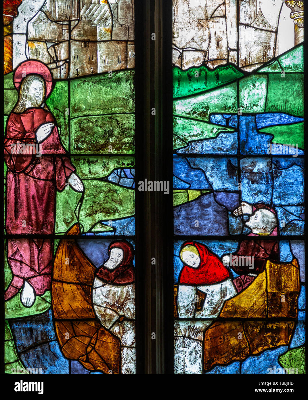 Il XVI secolo le finestre di vetro macchiate all'interno della chiesa di Santa Maria, Fairford, Gloucestershire, England, Regno Unito - 9 finestra dettaglio aspetto a mare di TIB Foto Stock