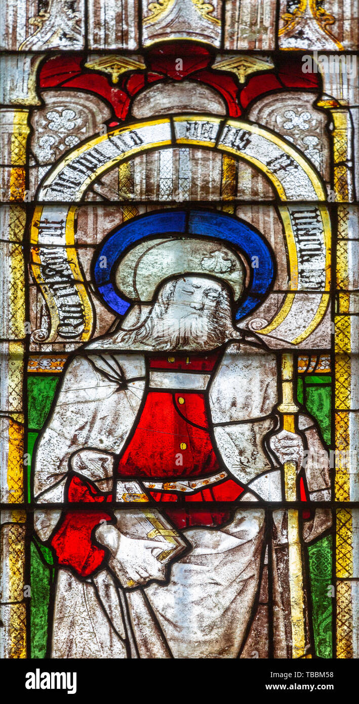 Il XVI secolo le finestre di vetro macchiate all'interno della chiesa di Santa Maria, Fairford, Gloucestershire, Inghilterra, Regno Unito finestra 10 Saint James Foto Stock