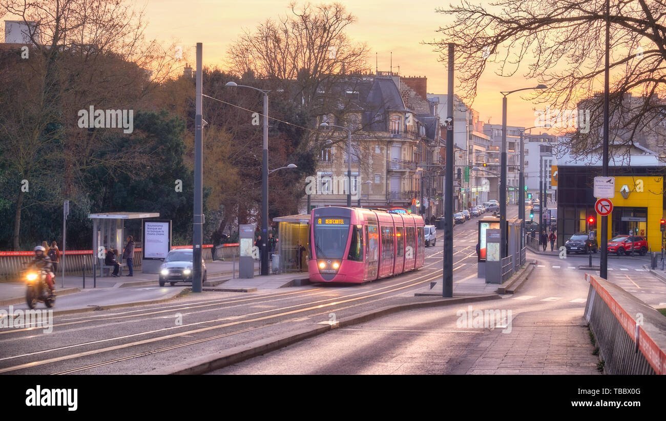 Arancione tramonto sera a Reims Comedy Theatre area, Champagne Ardenne Francia Foto Stock