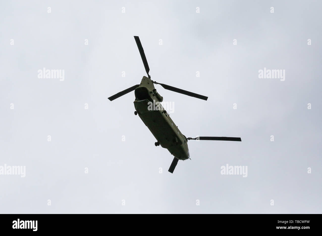 Un esercito USA Chinook visto volare oltre a nord di Londra in preparazione per il Presidente degli Stati Uniti Trump's visita a Londra. Usa le unità militari che fornirà la traspirazione dell'aria per il Presidente degli Stati Uniti e la First Lady sono la pratica della rotta su Londra. Il presidente statunitense Donald Trump e la First Lady sono la realizzazione di una tre giorni di visita di Stato nel Regno Unito, con inizio il 3 giugno. Foto Stock