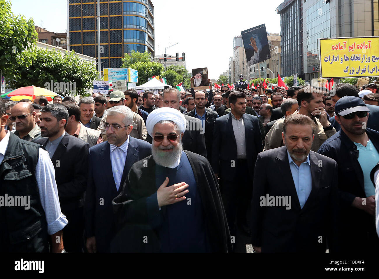 31 maggio 2019 - Teheran, Teheran, Iran - un handout foto messi a disposizione dall'ufficio presidenziale mostra, presidente iraniano Hassan Rouhani assiste l'anti-Israele rally marcatura di Al Quds Day (Giorno di Gerusalemme), a sostegno della resistenza palestinese contro l'occupazione israeliana, in Tehran, Iran. Quds Day è stato iniziato dal compianto ayatollah Khomeini, fondatore della repubblica islamica Repubblica iraniana, che ha chiamato sul mondo del musulmani per mostrare solidarietà con i palestinesi l'ultimo venerdì del mese di digiuno del Ramadan. (Credito Immagine: © Rouzbeh Fouladi/ZUMA filo) Foto Stock