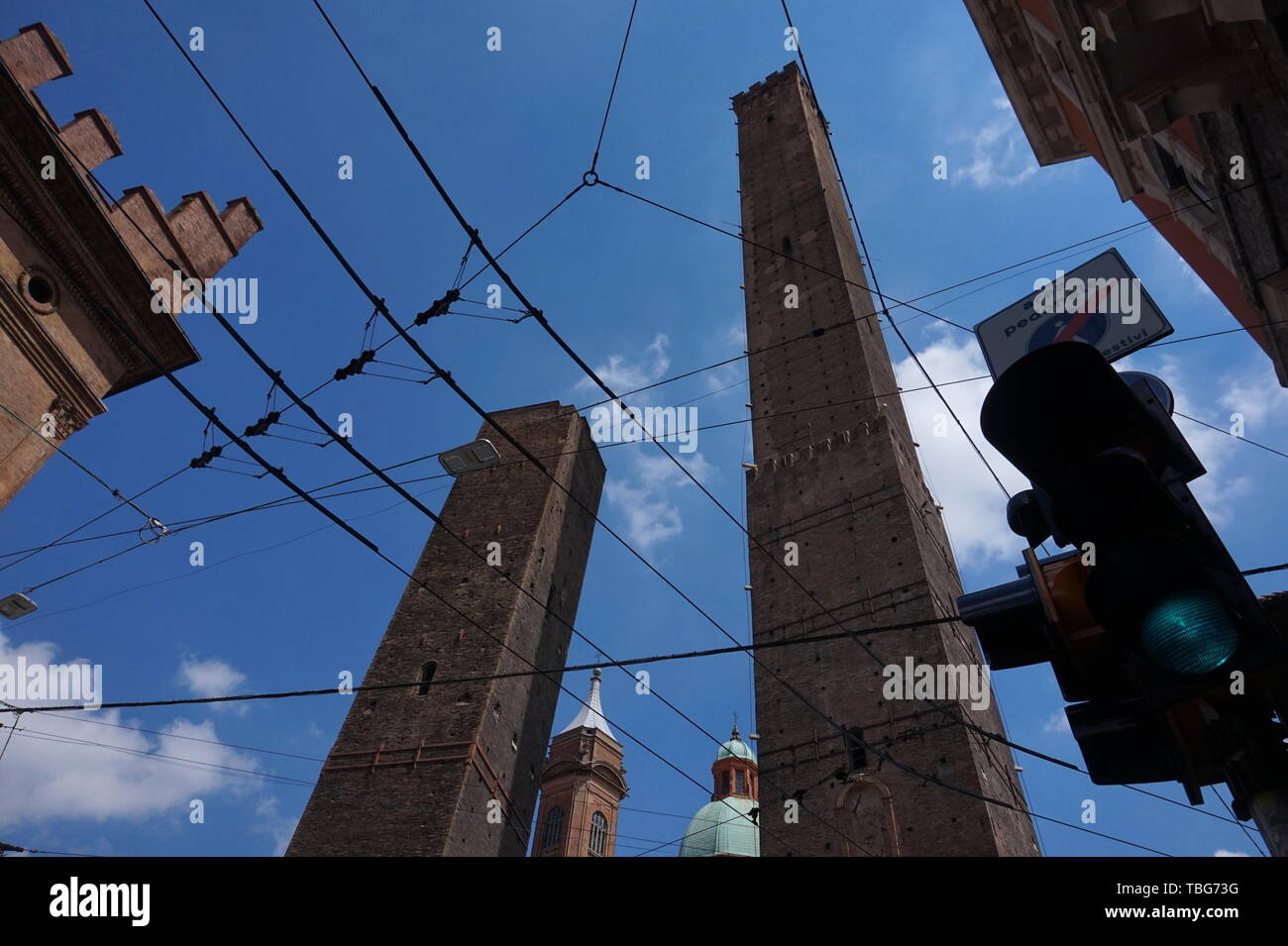 Le due torri di Bologna, Italia Foto Stock