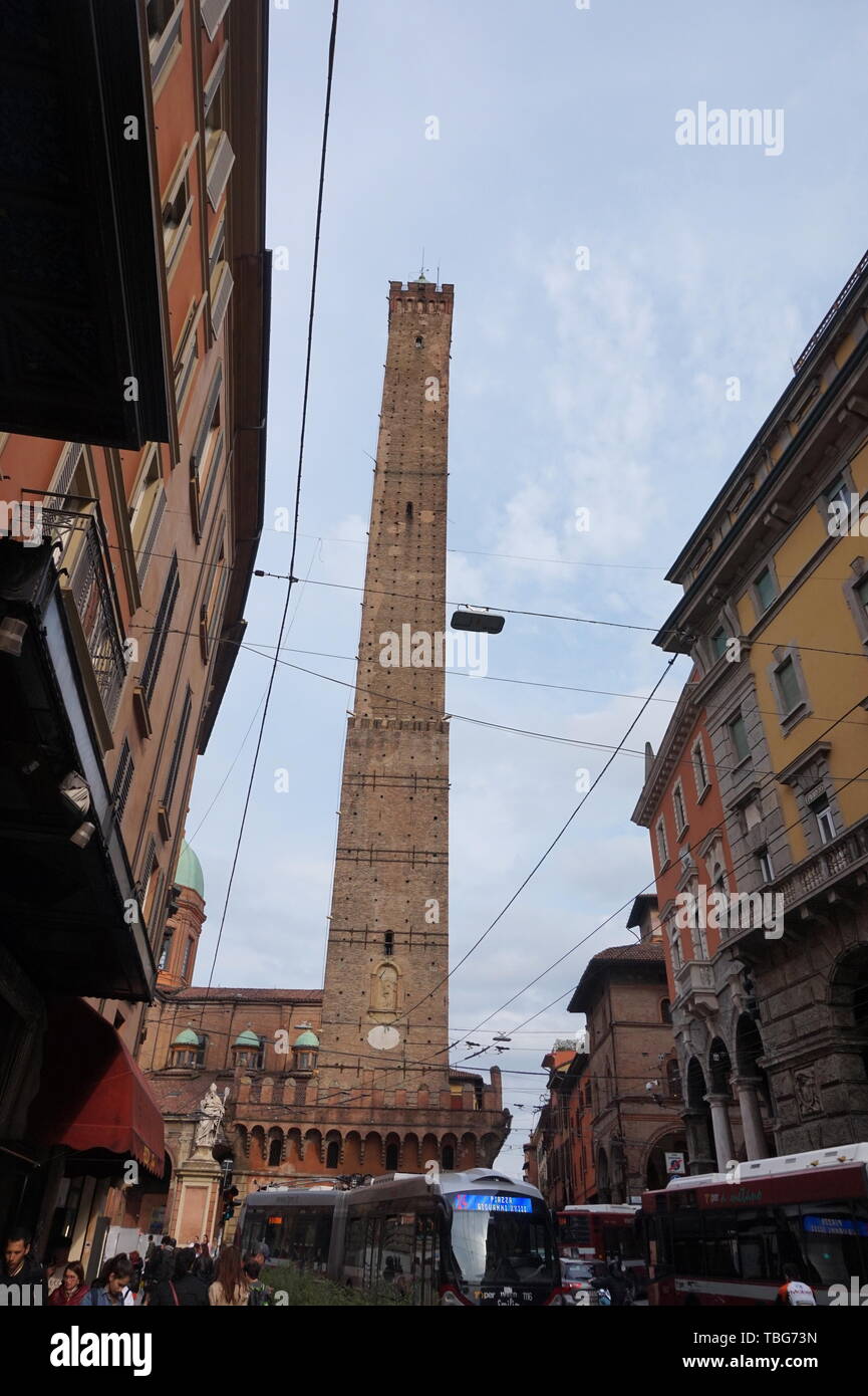 Le due torri di Bologna, Italia Foto Stock