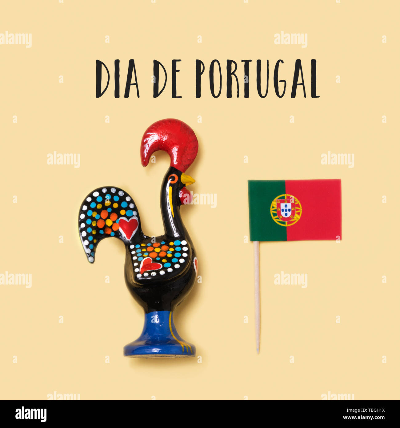 Il testo Dia de Portugal, la Giornata nazionale del Portogallo scritto in portoghese, un gallo di Barcelos, emblema di Portogallo e una bandiera portoghese su Foto Stock