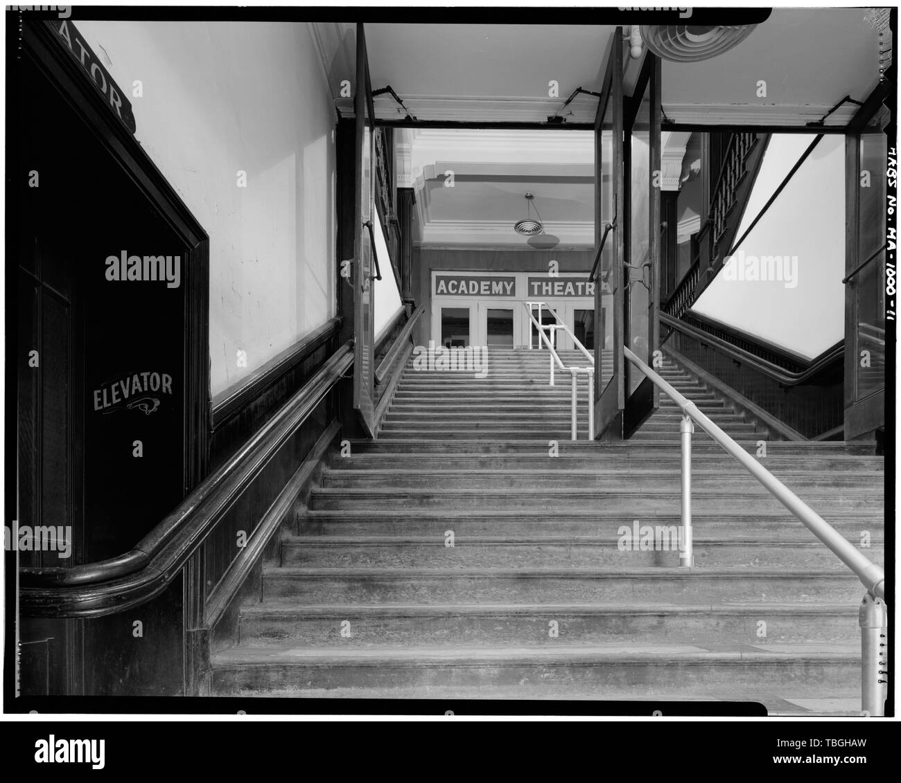 Scala principale a teatro, vista guardando ad est da Via Accademia ingresso edificio, 68114 South Main Street, Fall River, Bristol County, MA Hartwell e Swasey Borden, Nathaniel B Foto Stock