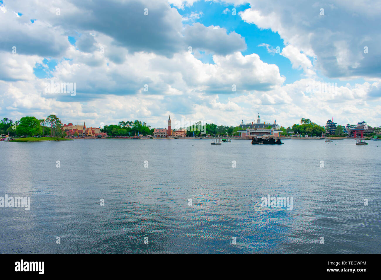 Orlando, Florida . Marzo 27, 2019. Vista panoramica della Germania, Italia , America e Giappone padiglioni su sfondo con cielo nuvoloso a Epcot in Walt Disney Wo Foto Stock