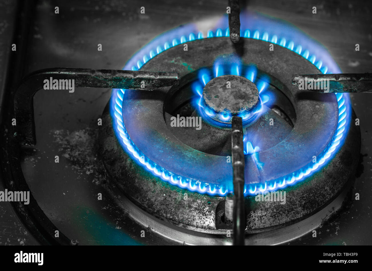 Colore blu cooker fire closeup view Foto Stock