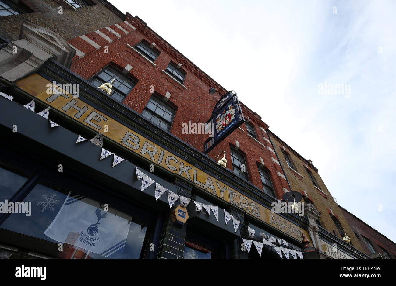 Una vista del Muratori Pub di Londra, dove il Tottenham Hotspur ventole si guarda la finale di UEFA Champions League. Foto Stock