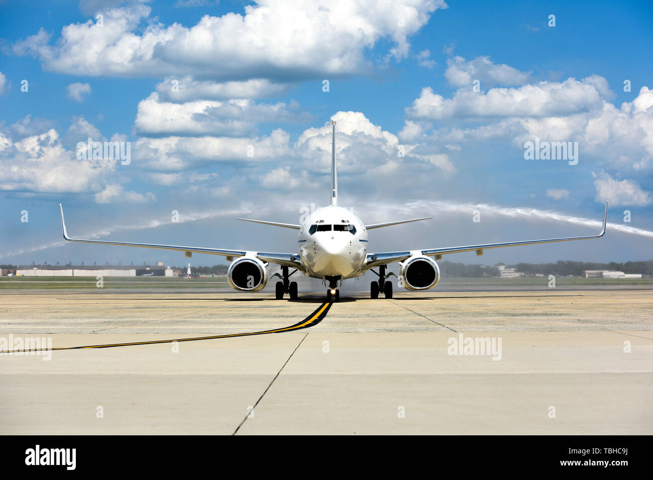 Segretario della Air Force Heather Wilson arriva in un C-40 sul suo ultimo giorno come SECAF a base comune Andrews, Maryland, 31 maggio 2019. Il segretario della Air Force è il capo del dipartimento della Air Force, un componente organizzazione all'interno del Dipartimento della Difesa degli Stati Uniti. Il segretario della Air Force è nominato dalla vita civile da parte del Presidente, da e con la consulenza e il consenso del Senato. (U.S. Air Force foto di Tech. Sgt. Anthony Nelson Jr) Foto Stock