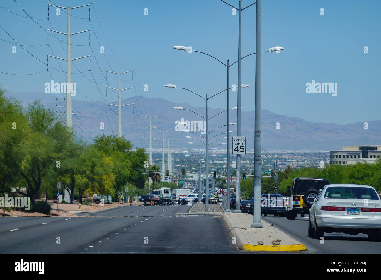 Henderson, 13 maggio: traffico, vettura incidentata sulla strada il 13 maggio 2019 a Henderson, Nevada Foto Stock