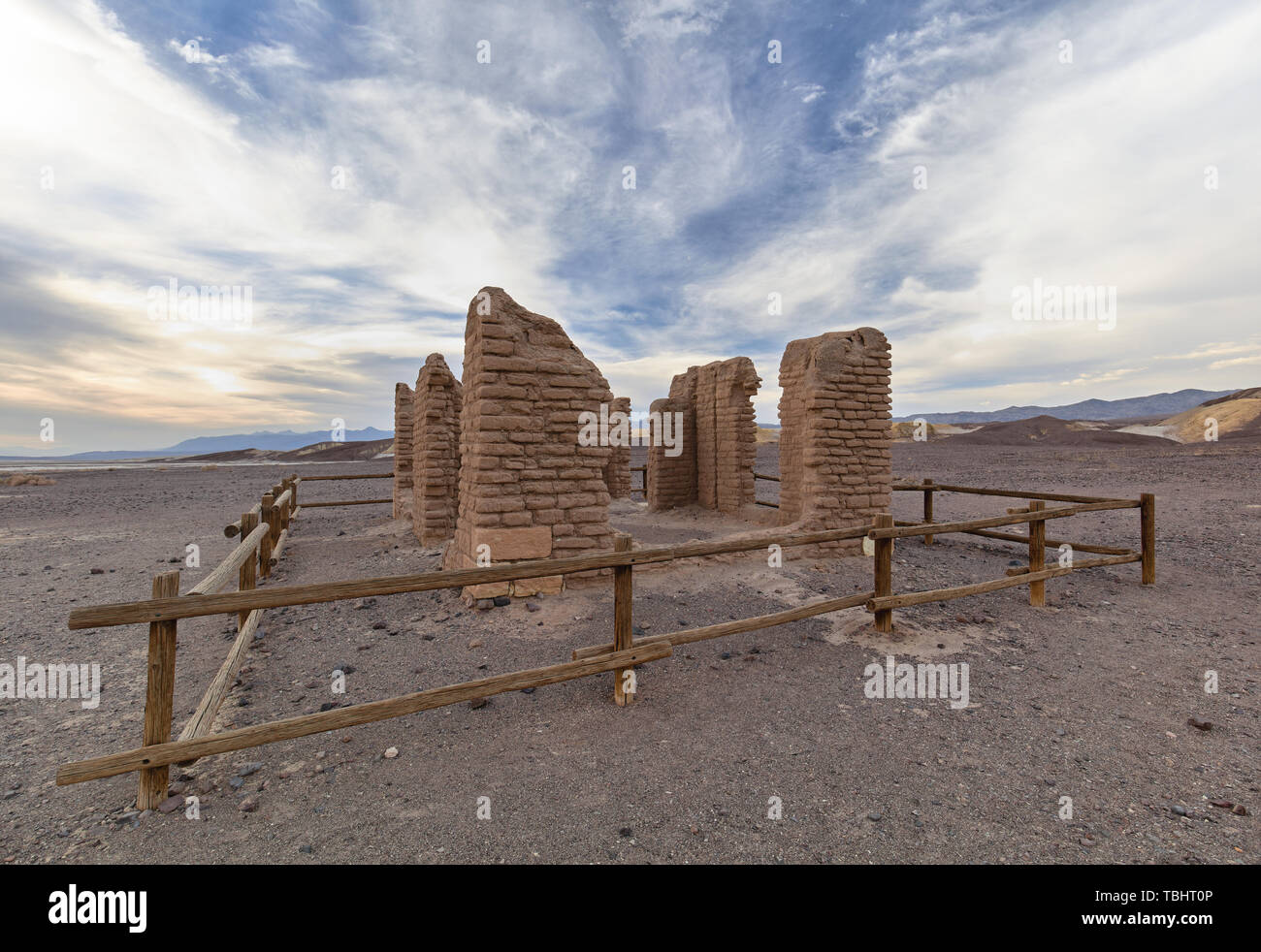 Vecchia rovina della miniera di borace nella Valle della morte, Stati Uniti Foto Stock