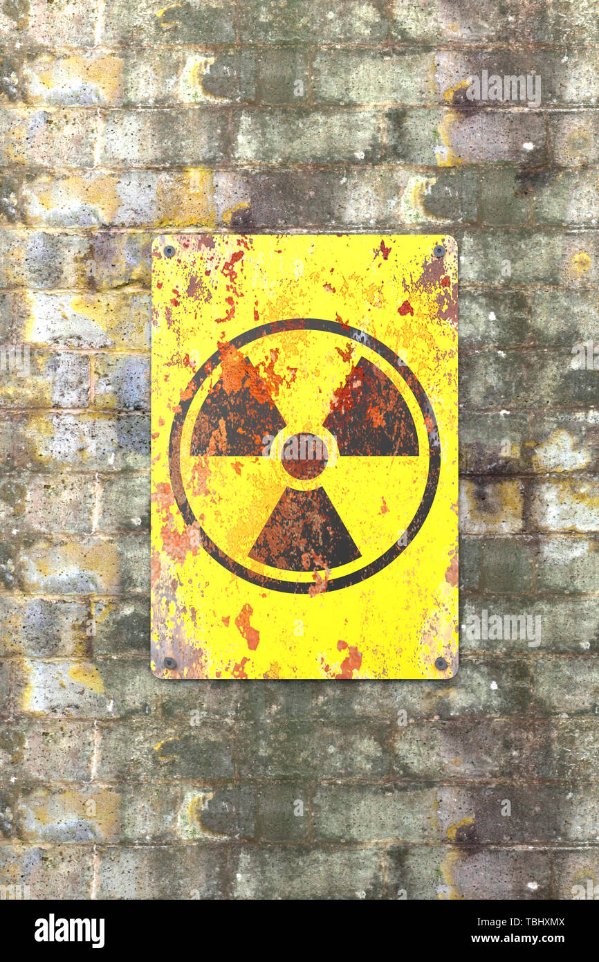 Sito nucleare, segno appeso ad un muro di mattoni. Indicazione della presenza di un area radioattivi, 3d rendering. Le armi nucleari. Luogo pericoloso Foto Stock