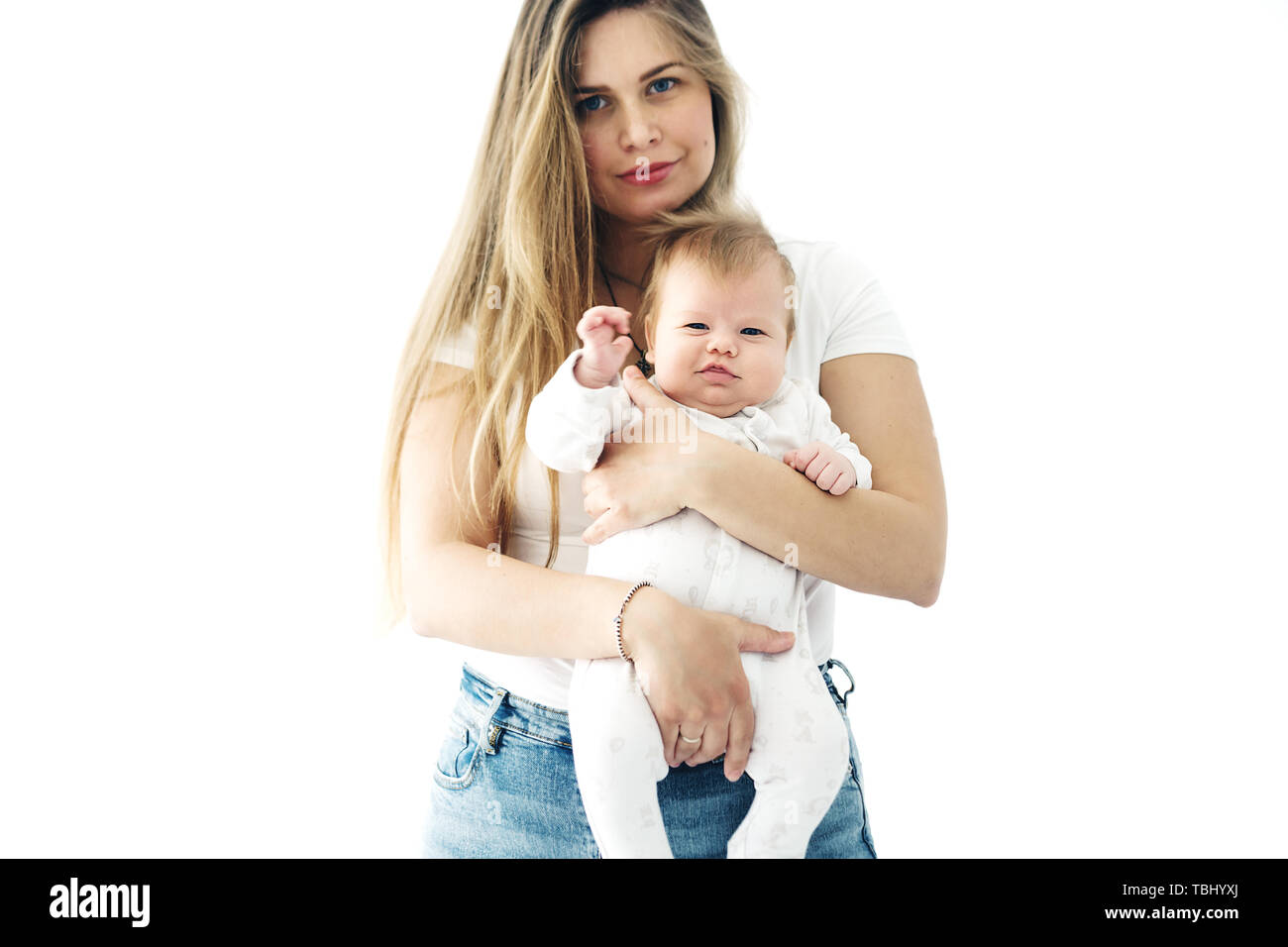 Mamma e Bambino neonato nelle sue braccia. Il concetto di nuova vita, di amore e di impotenza Foto Stock