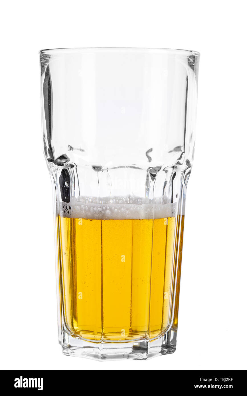La pinta bicchiere mezzo vuoto isolati contro uno sfondo bianco. Il file contiene il percorso di clipping Foto Stock