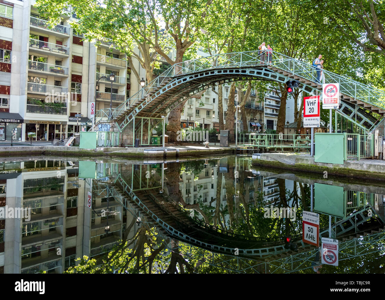 Ponte sul Canal Saint-Martin a Parigi Foto Stock