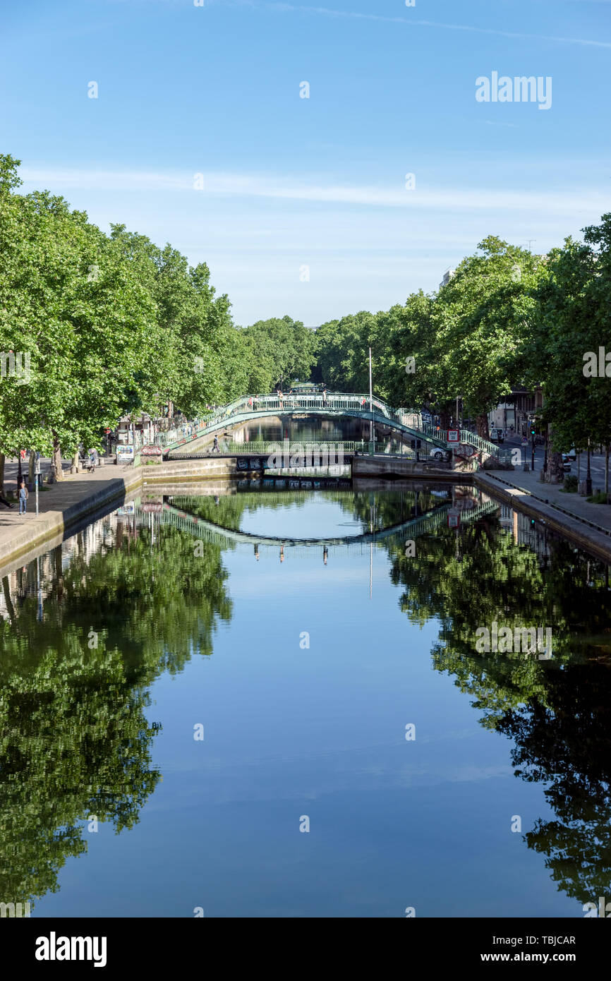 Ponte sul Canal Saint-Martin a Parigi Foto Stock