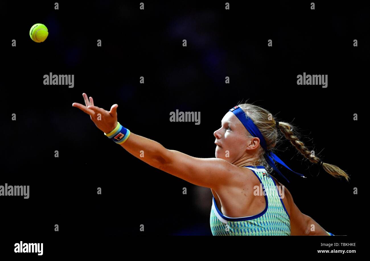 Giocatore di Tennis Kiki Bertens, Paesi Bassi, servire, Porsche Arena di Stoccarda, Baden-Württemberg, Germania Foto Stock