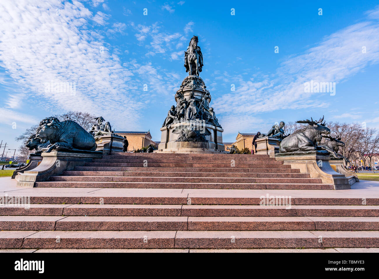 Philadelphia, Pennsylvania, Stati Uniti d'America - Dicembre 2018 - Washington Monument fontana con George Washington, da Rudolf Siemering, a Eakins ovale, nella parte anteriore Foto Stock