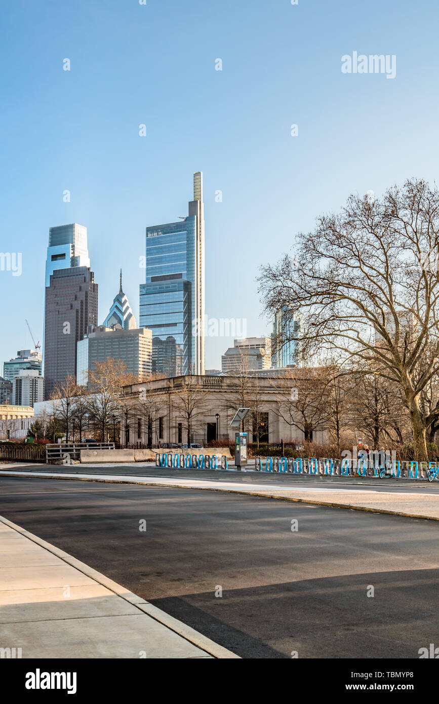 Philadelphia, Pennsylvania, Stati Uniti d'America - Dicembre 2018 - Vista dello Skyline, vicino a Museo Rodin, downtown. Foto Stock