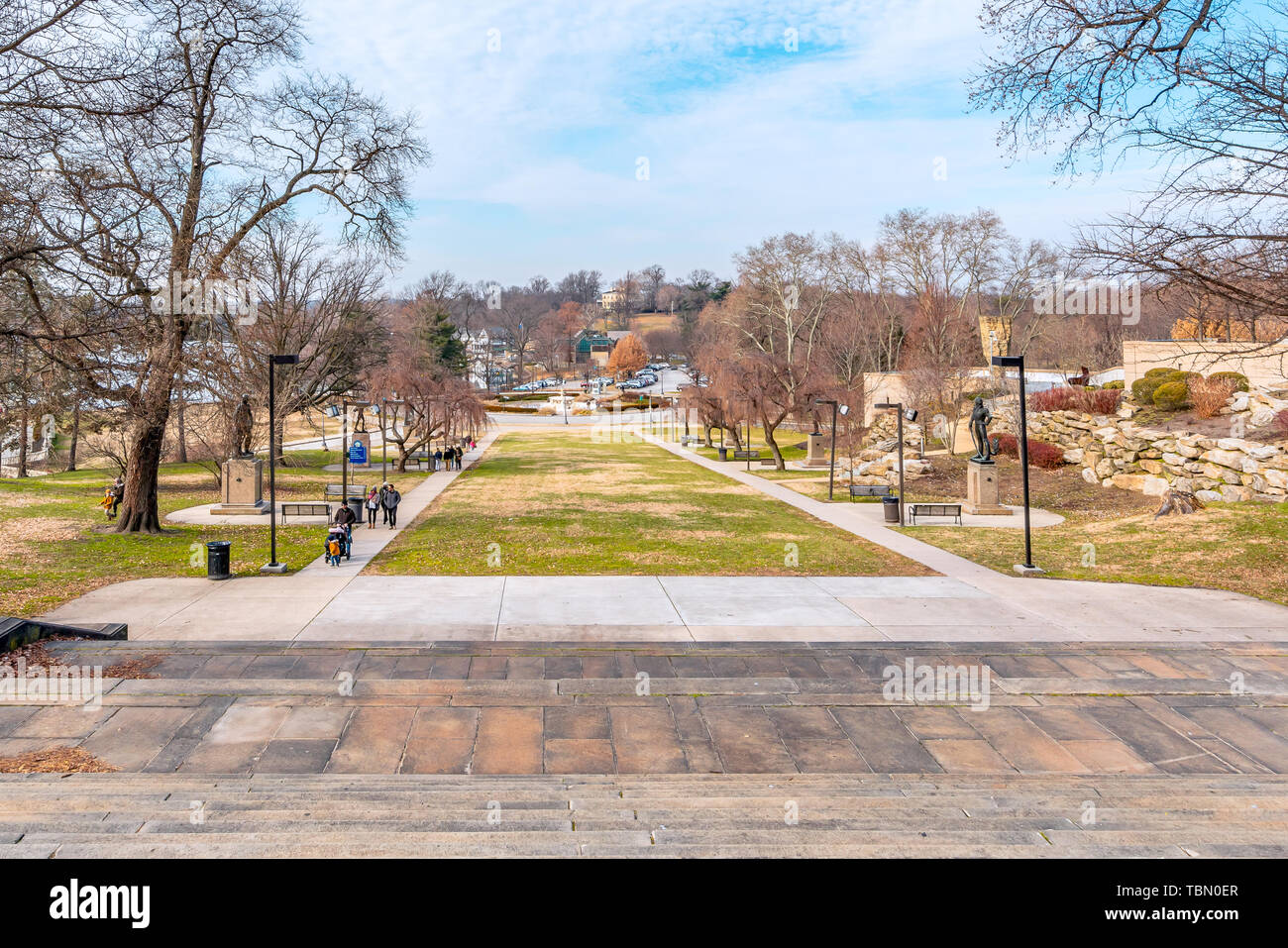 Philadelphia, Pennsylvania, Stati Uniti d'America - Dicembre 2018 - d'Harnoncourt Sculpture Garden in splendidi colori autunnali, Azalea giardino, Philadelphia Museum of Ar Foto Stock