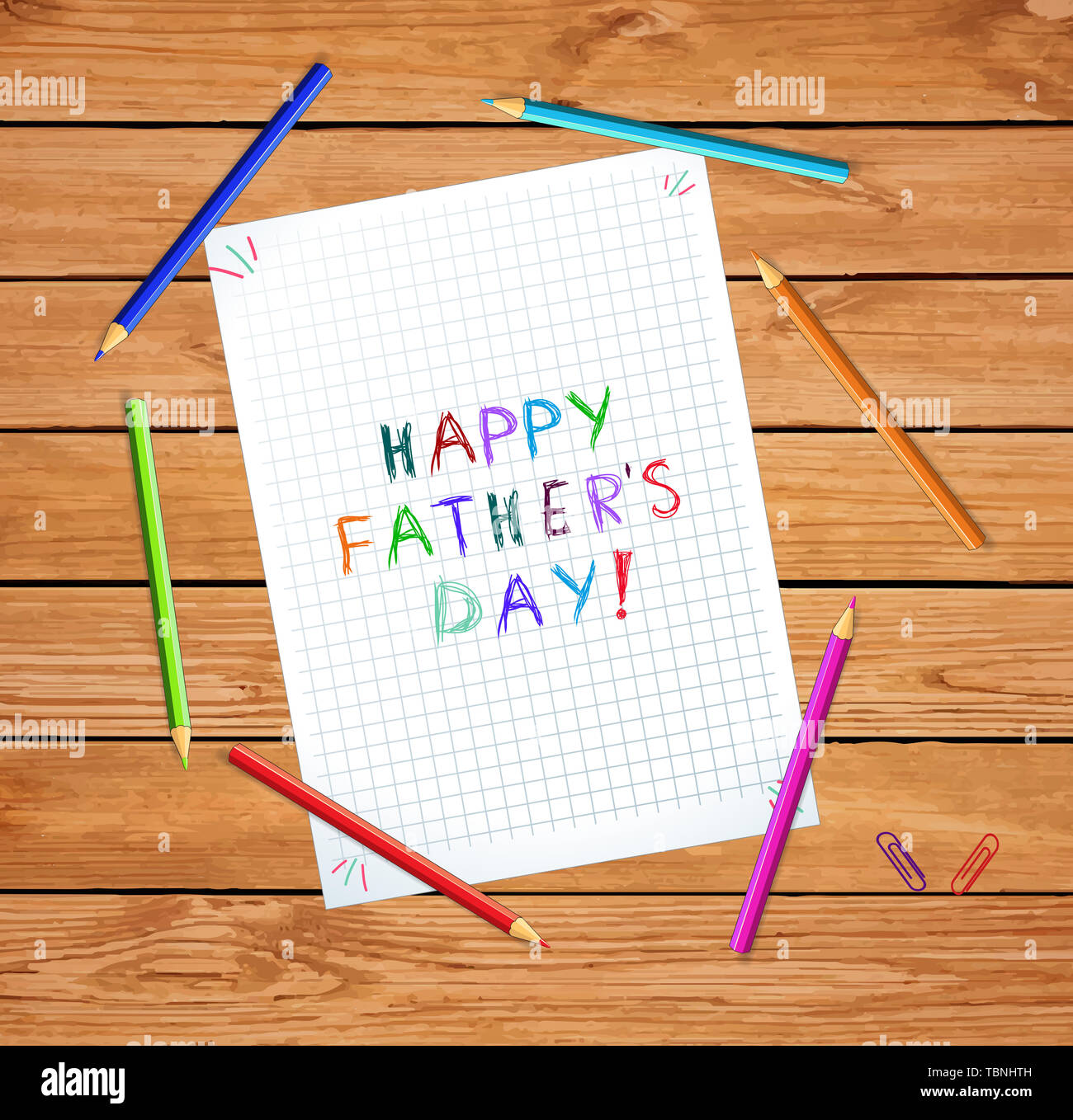 Felice giorno Padri Tipografia isolato sul notebook a scacchi o foglio di carta grafica sul tavolo di legno con matite colorate. Bambini scritto a mano scritte Foto Stock