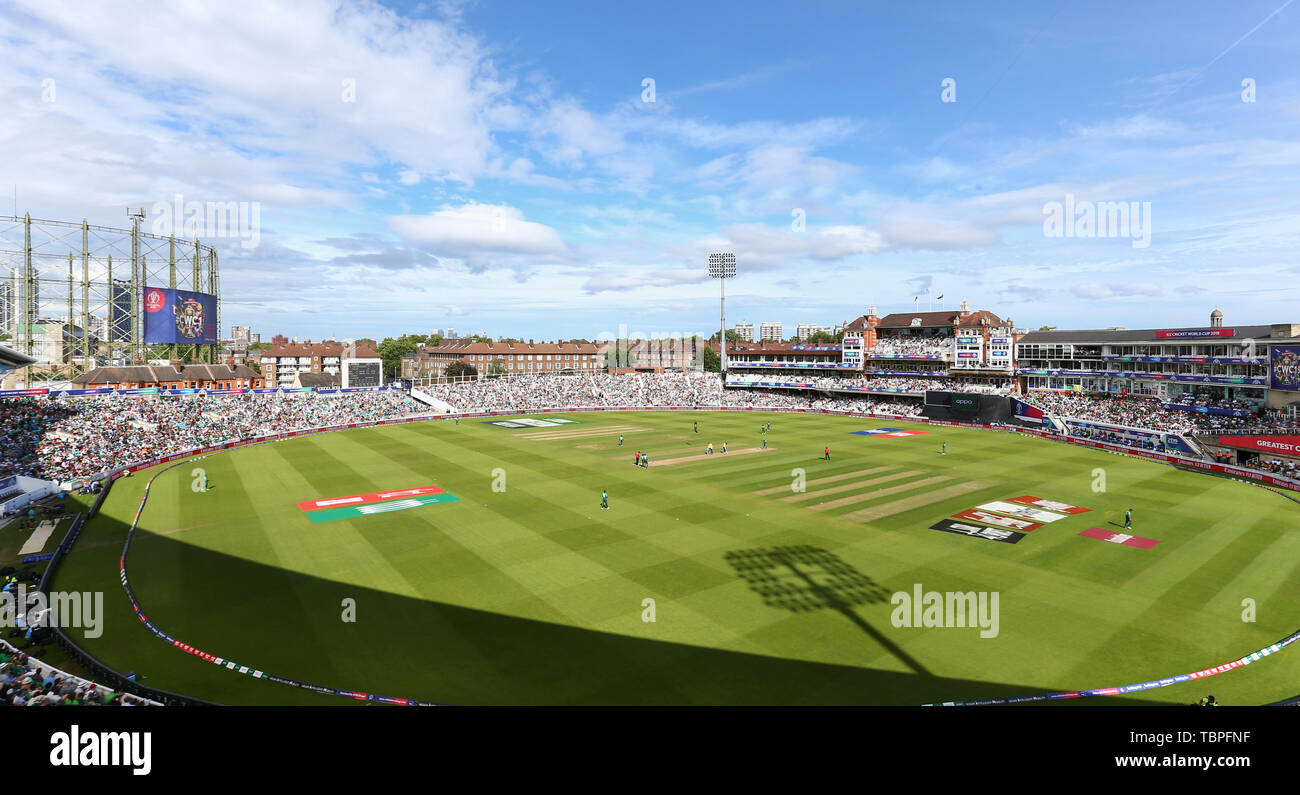 Kia ovale, Londra, Regno Unito. 2 Giugno, 2019. ICC di Coppa del Mondo di cricket, Sud Africa versus Bangladesh; vista generale del terreno durante il sudafricano inning dalle tribune alla Vauxhall fine del credito di massa: Azione Plus sport/Alamy Live News Foto Stock