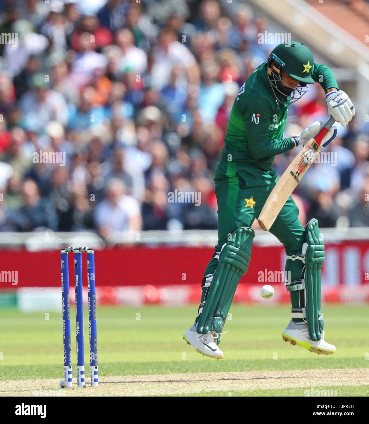 Nottingham, Regno Unito. 03 Giugno, 2019. Mohammad Hafeez del Pakistan svolge un colpo durante l'Inghilterra v Pakistan, ICC Cricket World Cup Match, a Trent Bridge, Nottingham, Inghilterra. Credito: Lo sport europeo Agenzia fotografica/Alamy Live News Foto Stock