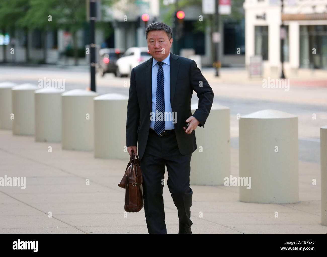 Peoria, Stati Uniti d'America. Il 3 giugno, 2019. Wang Zhidong, consigliere giuridico presso la famiglia di visitare lo studioso cinese Zhang Yingying, teste per il Federal Courthouse edificio in Peoria, Illinois, Stati Uniti, il 3 giugno 2019. Versione di prova di Brendt Christensen, accusato rapitore e killer di visitare lo studioso cinese Zhang Yingying nel 2017, ha avuto inizio lunedì alle ore 9 del mattino ora locale (1400 GMT) presso un tribunale federale in Peoria. Credito: Wang Ping/Xinhua/Alamy Live News Foto Stock