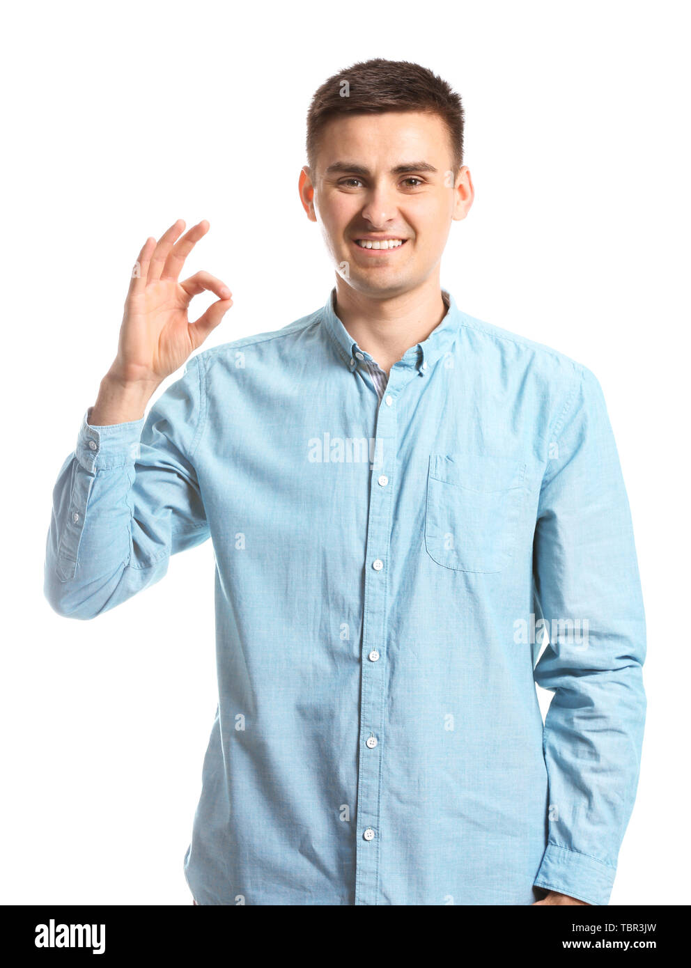 Giovane sordomuto uomo utilizzando il linguaggio dei segni su sfondo bianco Foto Stock