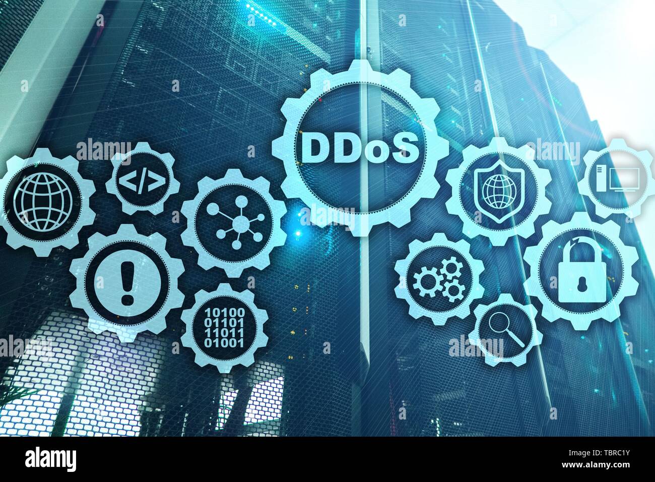 DDoS cyber attacco. Tecnologia, Internet e la rete di protezione del concetto. Server datacenter sfondo. Foto Stock