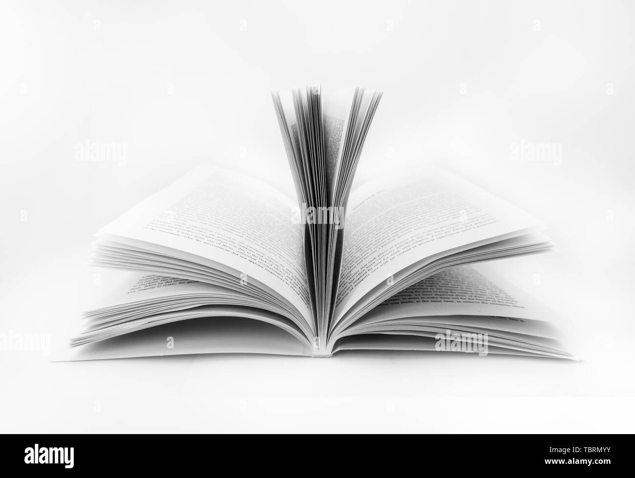 Libri il dispiegamento su sfondo bianco Foto Stock