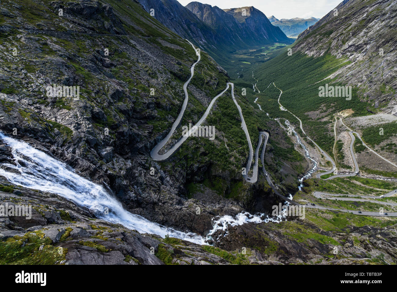 Trollstigen road (troll Path) è uno dei più iconica destinazione turistica in Norvegia Foto Stock