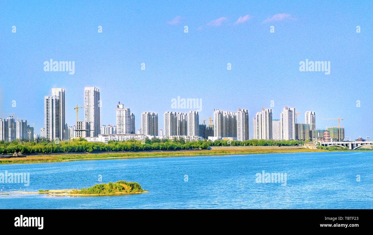 Luoyang viaggi, passano attraverso il Yihe e vedere questo bellissimo scenario, non posso aiutare ma una sosta per gustare, premere il pulsante di scatto, registrare Foto Stock