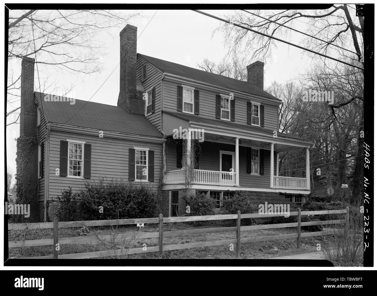 MAIN (SOUTH) ELEVATION Seven hearths, 157 East King Street, Hillsborough, Orange County, NC Foto Stock