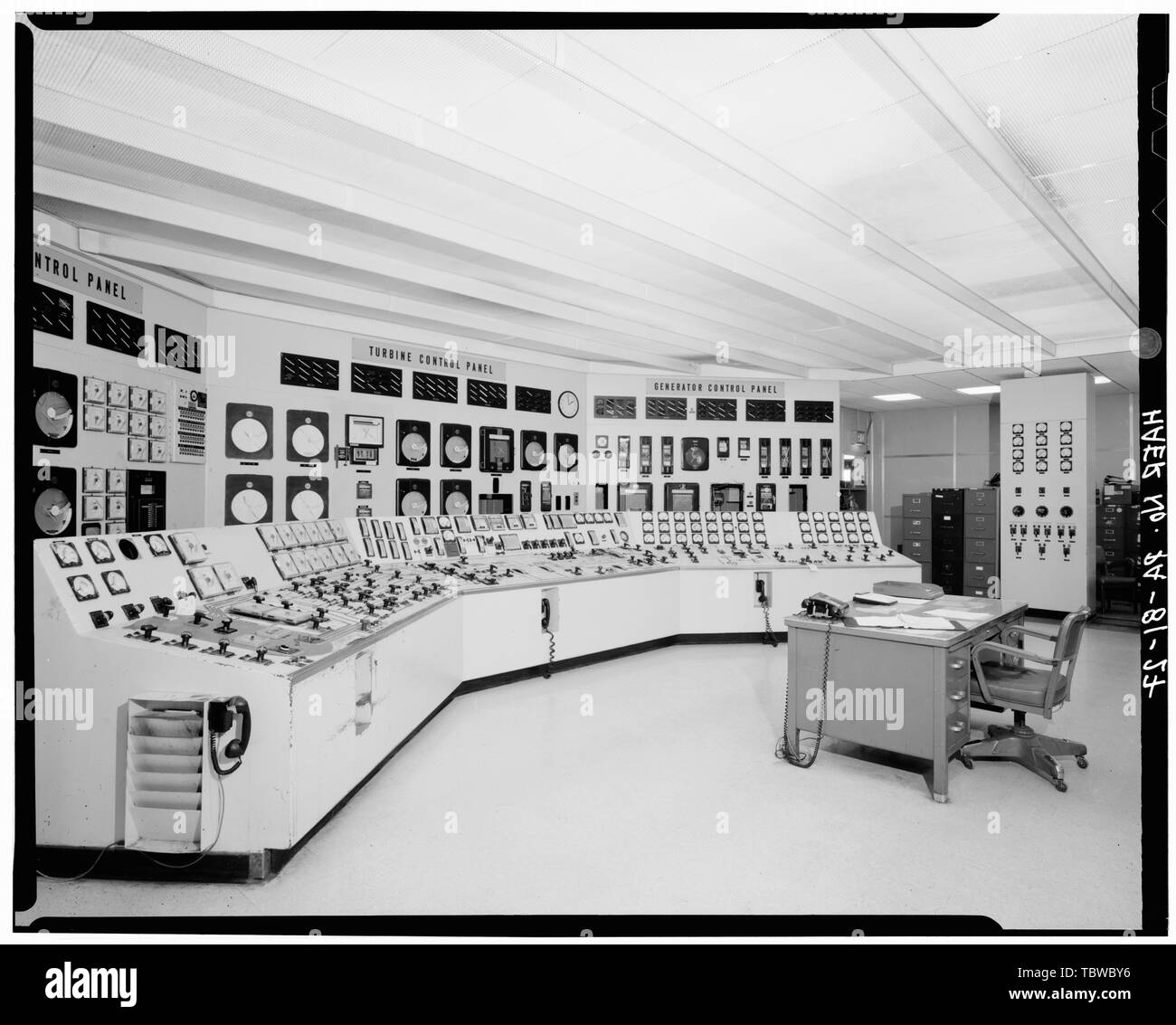 SALA DI CONTROLLO PRINCIPALE (POSIZIONE Q), GUARDANDO LA NORTH Shippingport Atomic Power Station, sul fiume Ohio, 25 miglia a nord-ovest di Pittsburgh, Shippingport, Beaver County, PA Rickover, Hyman G Duquesne Light Company U.S. Department of Energy Atomic Energy Commission Westinghouse Electric Corporation Bettis Atomic Power Laboratory Stone and Webster Engineering Corporation Dravo Corporation Simpson, John W Gray, John e Barker, Joseph H Iselin, Donald G Combustion Engineering, Incorporated Knolls Atomic Power Laboratory Clark, Philip R Leighton, David T Mealia, John e Raab, Harry F Thomas, Charles R Vaughn, Foto Stock