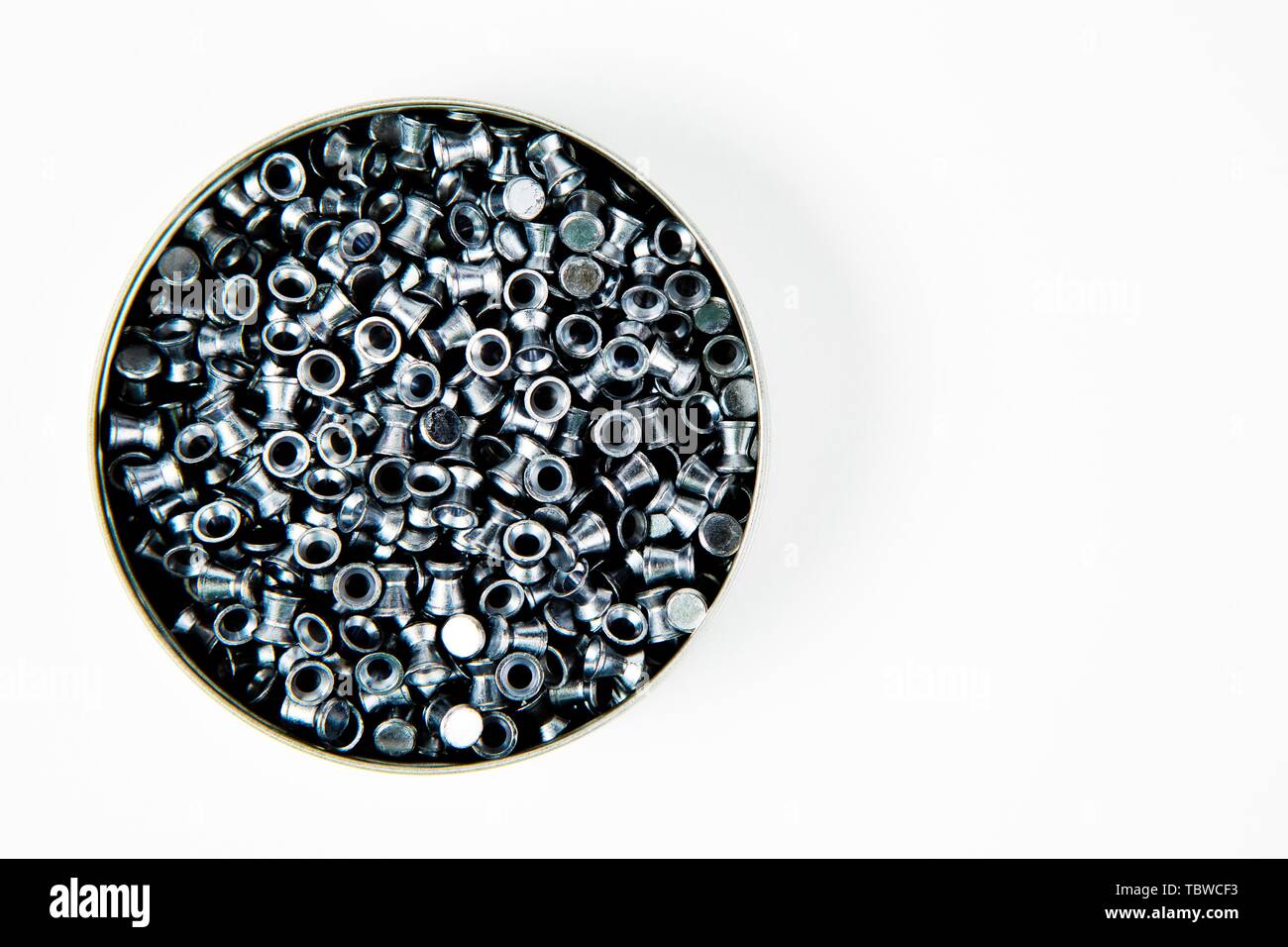 Scatola piena di 500 pezzi calibrato di pellets per pistole ad aria in 4,5 mm - 0.177 caliber Foto Stock