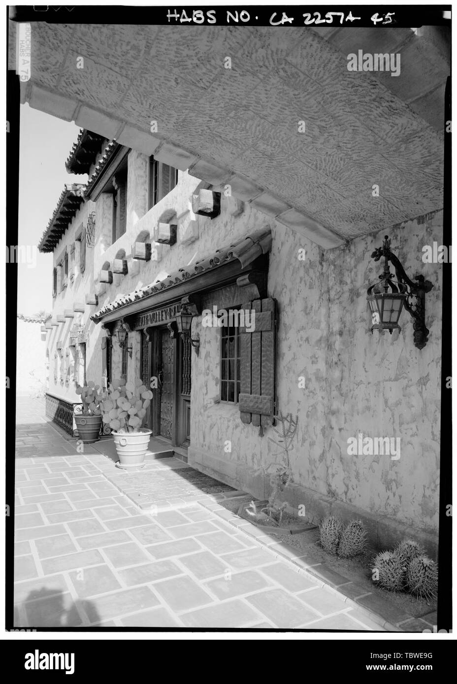 CASA PRINCIPALE, PARETE NORD, PARTICOLARE DI INGRESSO, GUARDANDO SOUTHEAST Death Valley Ranch, casa principale, Death Valley Junction, Inyo County, CA Foto Stock