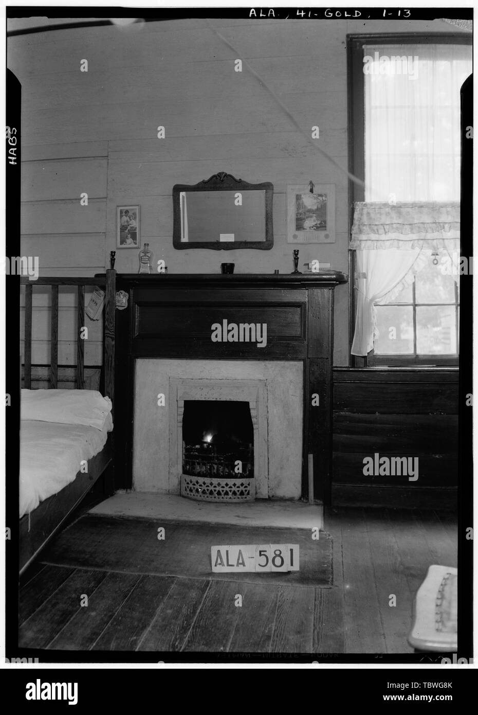 Storici edifici americano sondaggio W. N. Manning, fotografo, Settembre 10, 1935 MANTEL NEL SUD-OVEST DELLA CAMERA DA LETTO James Ellington House, Oak Bowery Road, nelle vicinanze Collina d'oro, Lee County, AL Foto Stock