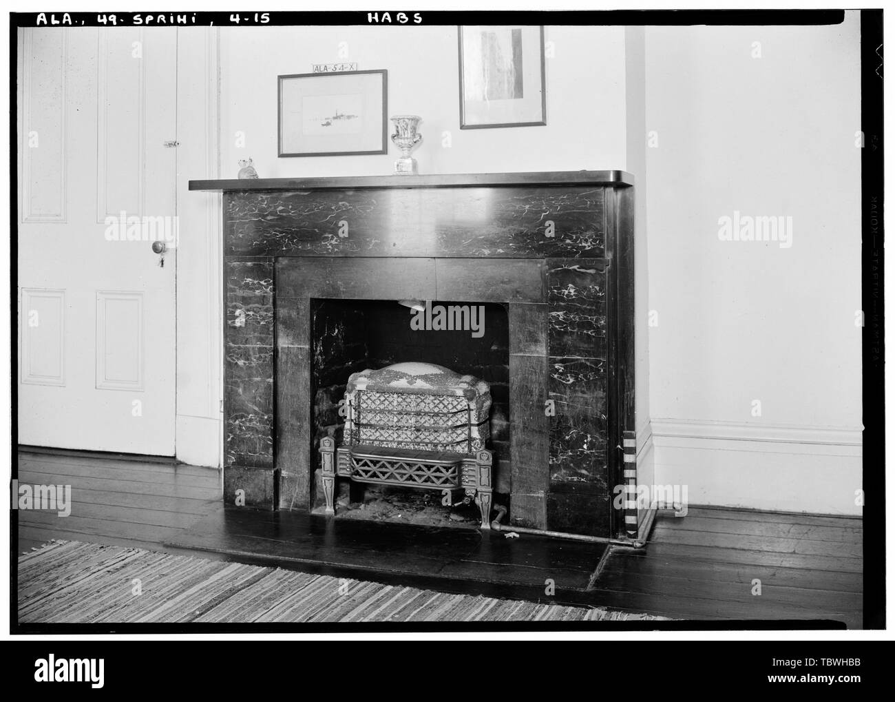 Storici edifici americano sondaggio E. W. Russell, fotografo, febbraio 16, 1937 MANTEL IN MARMO sulla parete nord della camera posteriore, secondo piano Azalea Grove, 55 South McGregor Avenue, Spring Hill, Mobile County, AL Foto Stock