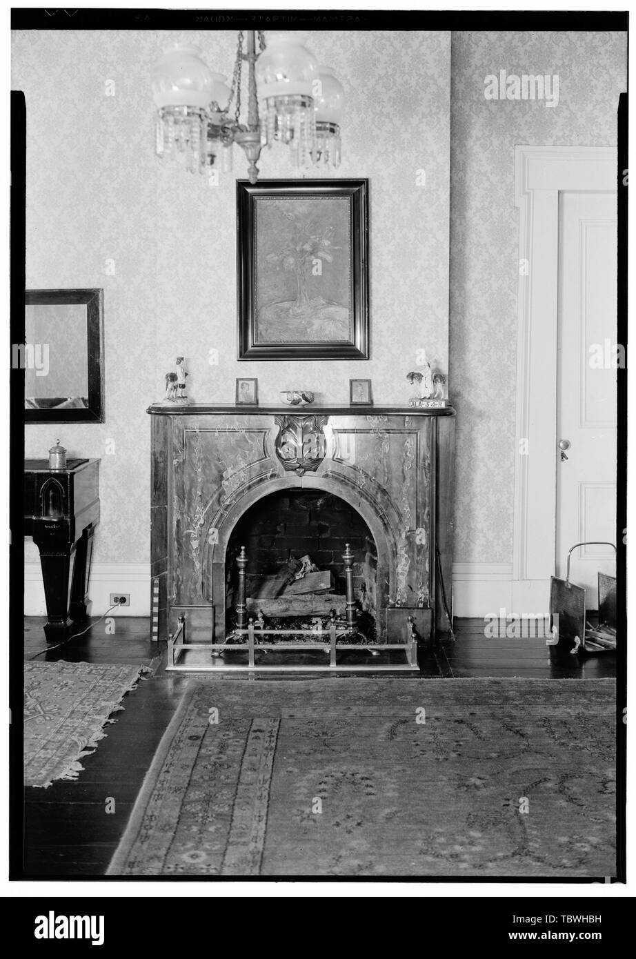 Storici edifici americano sondaggio E. W. Russell, fotografo, febbraio 16, 1937 MARBLE MANTEL, così. Parete Est di metà della hall, seconda storia Azalea Grove, 55 South McGregor Avenue, Spring Hill, Mobile County, AL Foto Stock
