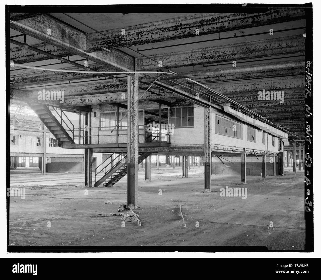 Mezzanino WC, baie 12141 sud, a nord-est di Ford Motor Company Edgewater impianto di assemblaggio, montaggio edificio, 309 River Road, Edgewater, Bergen County, NJ Foto Stock