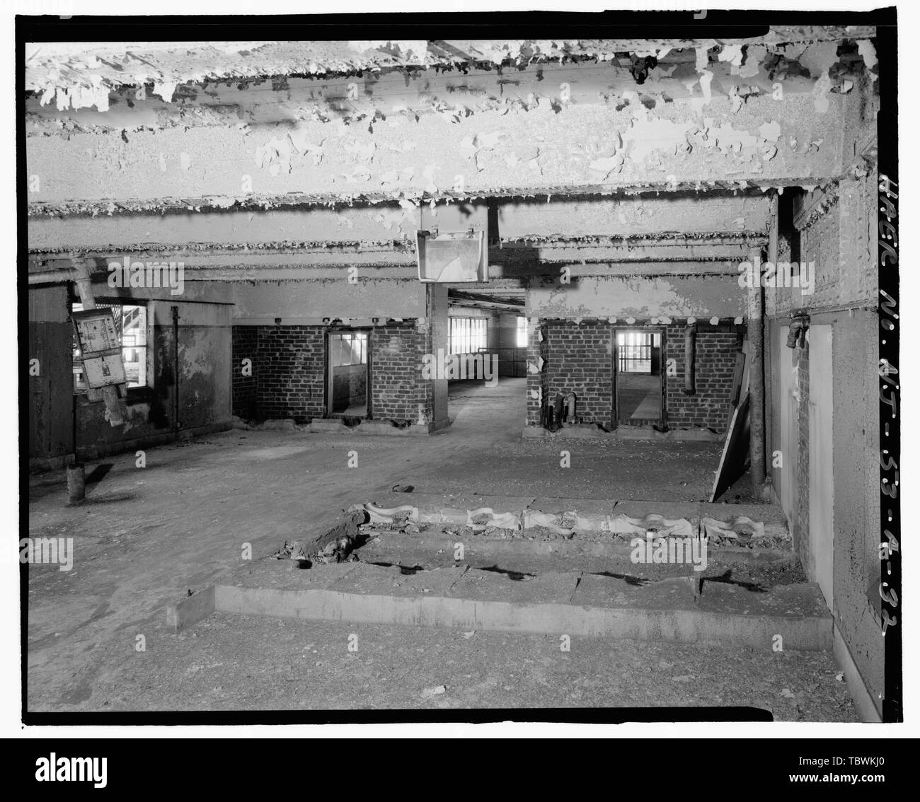 MEZZANINE INTERNI wc, baie 46481 sud, a sud-est di Ford Motor Company Edgewater impianto di assemblaggio, montaggio edificio, 309 River Road, Edgewater, Bergen County, NJ Foto Stock