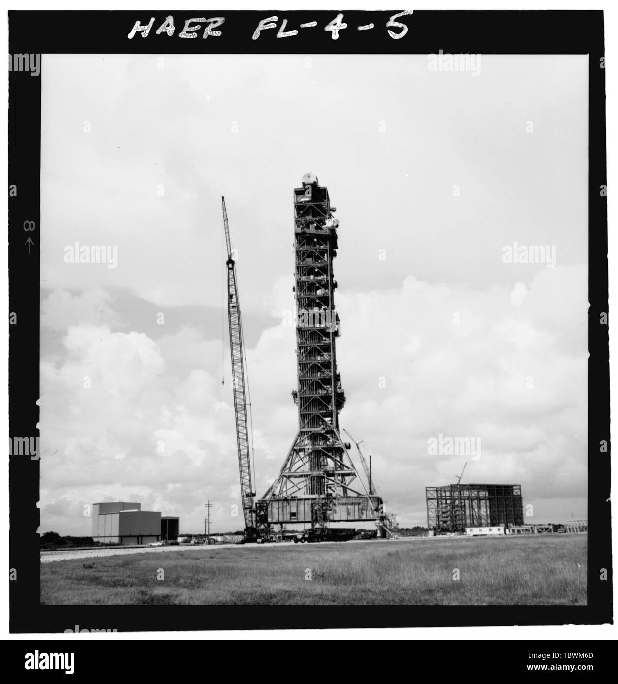 MOBILE LAUNCHER, lato 3, mostrando la piattaforma di lancio e LUT. Lanciatore mobile uno, Kennedy Space Center, Titusville, Brevard County, FL Foto Stock