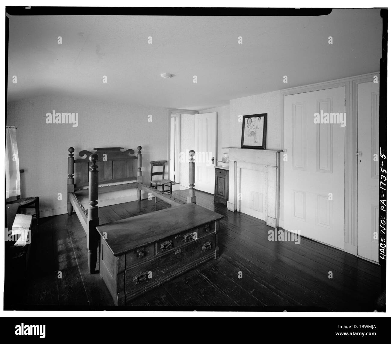 MRS. POE CAMERA DA LETTO del terzo piano Edgar Allan Poe House, 530 North Seventh Street (posteriore), Philadelphia, Contea di Philadelphia, PA Foto Stock
