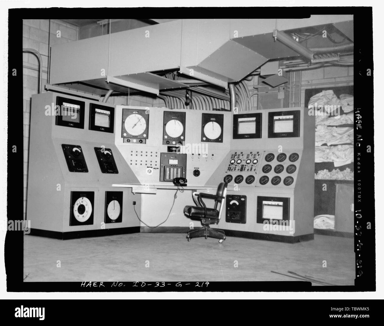 MTR seminterrato. GENERAL ELECTRIC DELLA CONSOLE DI COMANDO PER AEREI a propulsione nucleare esperimento n. 1. INL NEGATIVO N° 6510. Fotografo sconosciuto, 9291959 Idaho National Engineering Laboratory, Test Area reattore, materiali e test di progettazione di reattori, Scoville, Butte County, ID Foto Stock