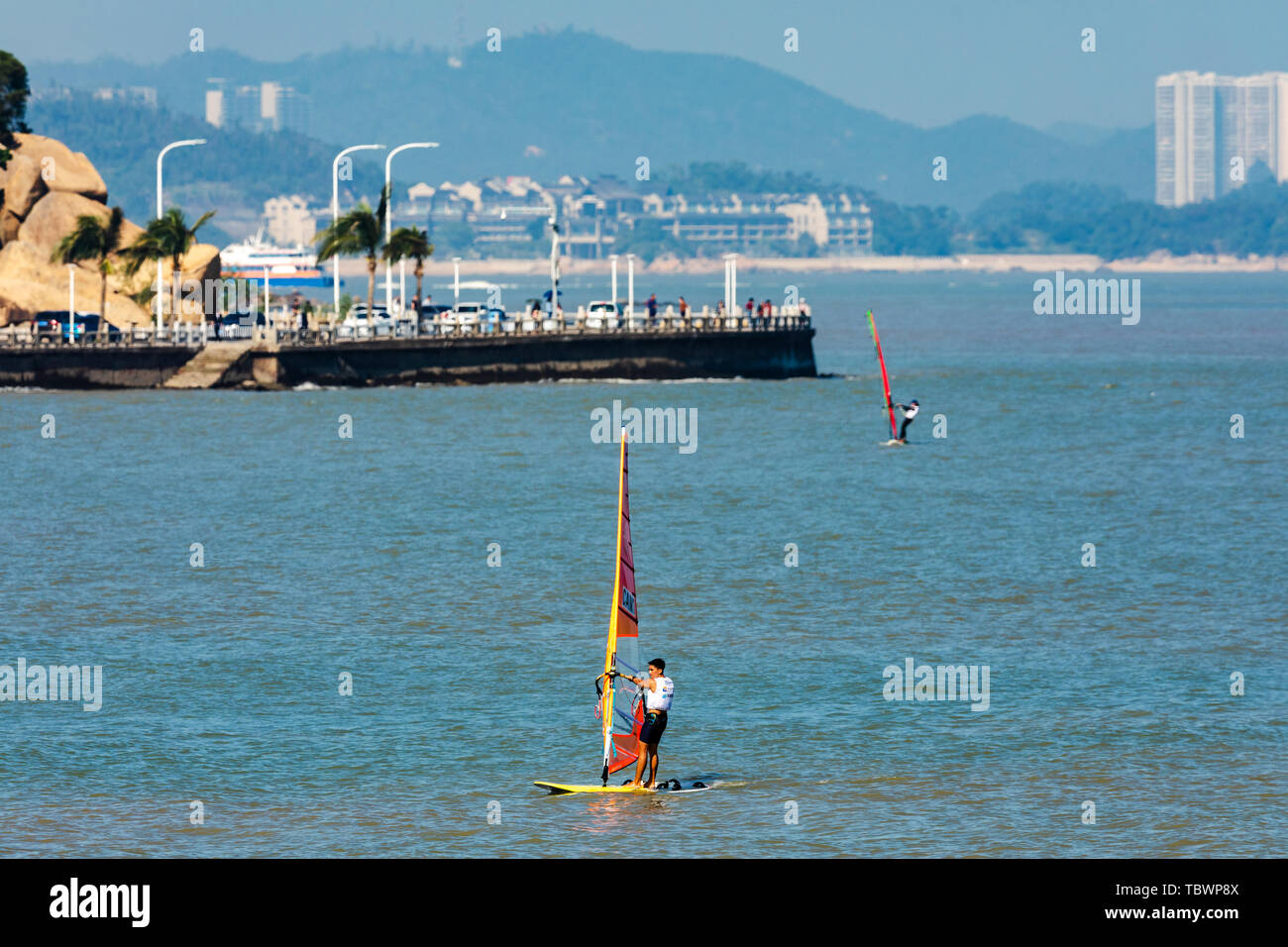 Immagine brillante del torneo di windsurf Foto Stock
