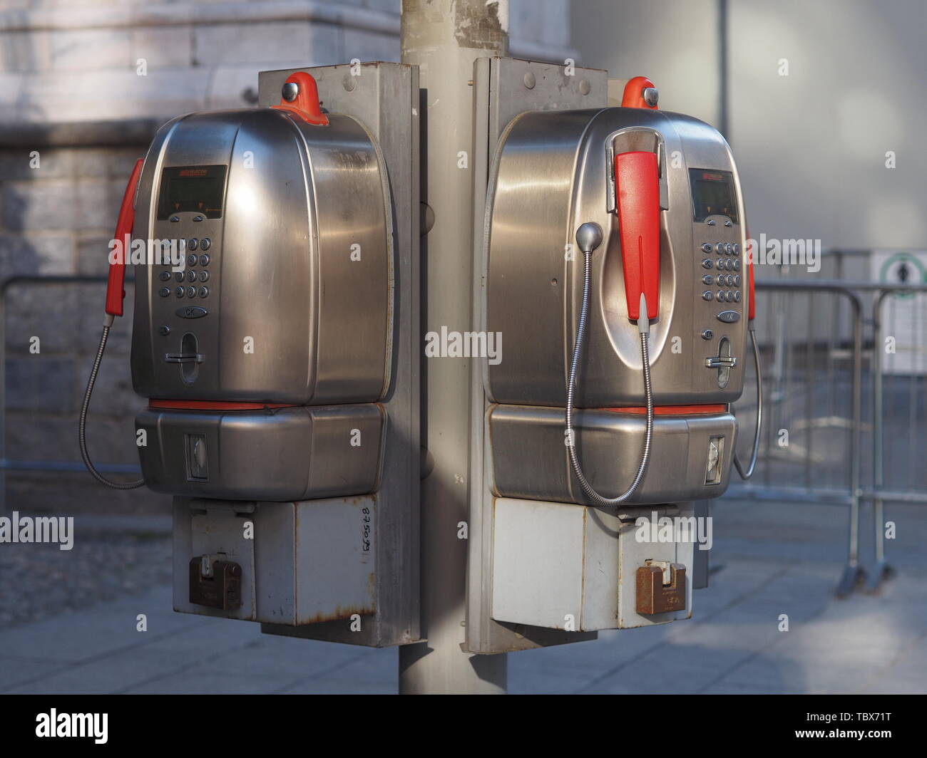 Milano, Italia - 31 Maggio 2019: closeup foto di Telecom Italia telefono pubblico a Milano Foto Stock