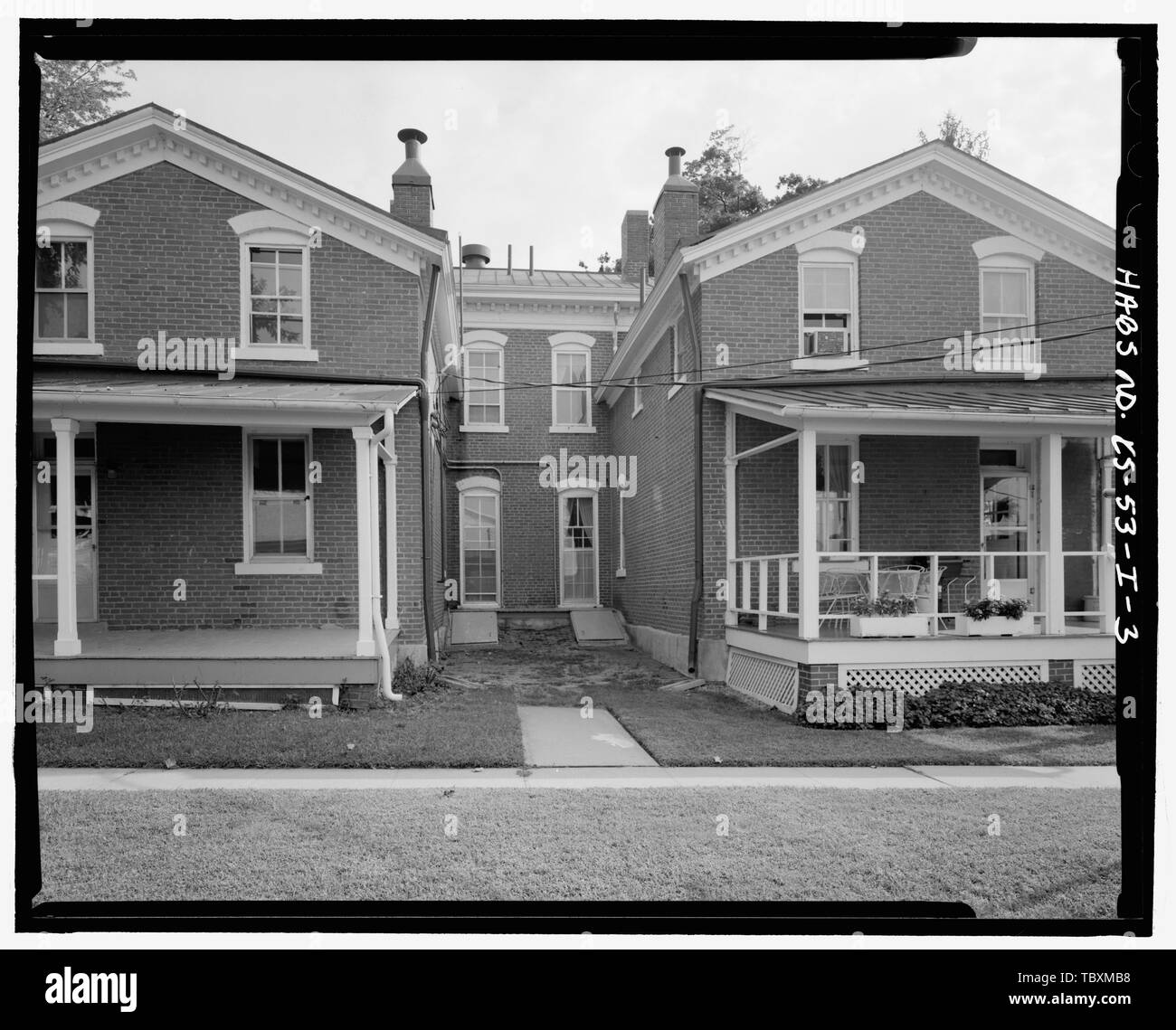 Elevazione del Nord, mostrando baie gemelle, guardando a sud di Fort Leavenworth, Edificio n. 18, 1618 SUMNER PLACE, Leavenworth, Leavenworth County, KS Struble, Kristie D, team del settore vetro, James un project manager Whye, Mike, fotografo Hunt, Judith E, storico Foto Stock