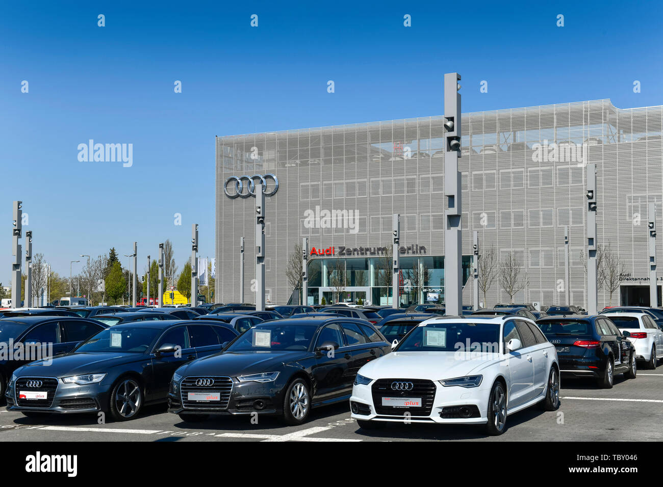 Centro Audi, Rudower avenue, Eagle Court, Treptow-Köpenick, Berlino, Germania, Audi Zentrum, Rudower Chaussee, Adlershof, Deutschland Foto Stock